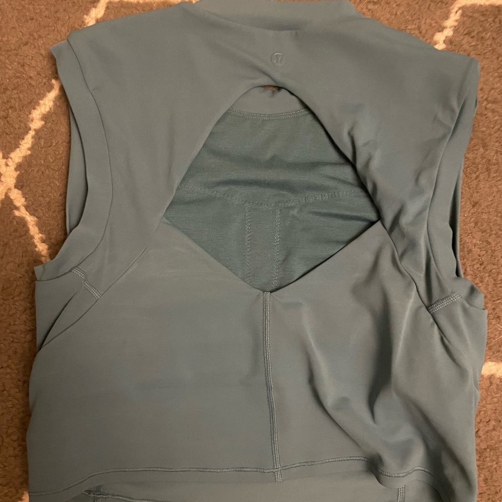 lululemon cropped lux tank